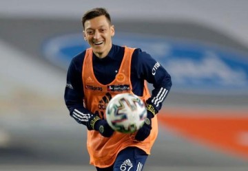 德甲投注-告别枪手只落不起，敏感词中场难负伤病宣布退役